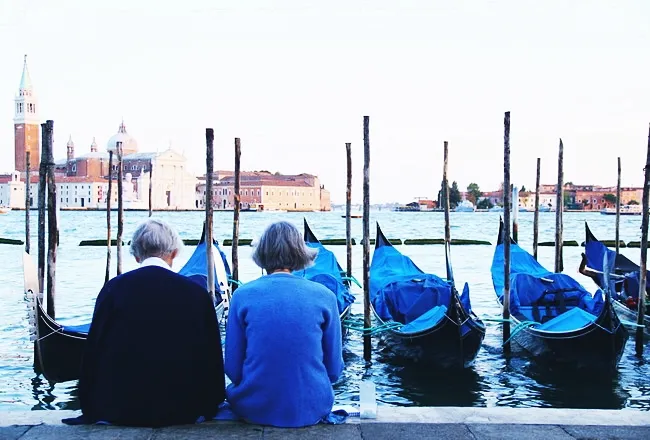 Vẻ đẹp con người giữa sắc thu châu Âu ảnh 3