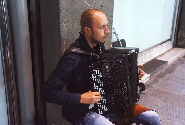 Vẻ đẹp con người giữa sắc thu châu Âu ảnh 12