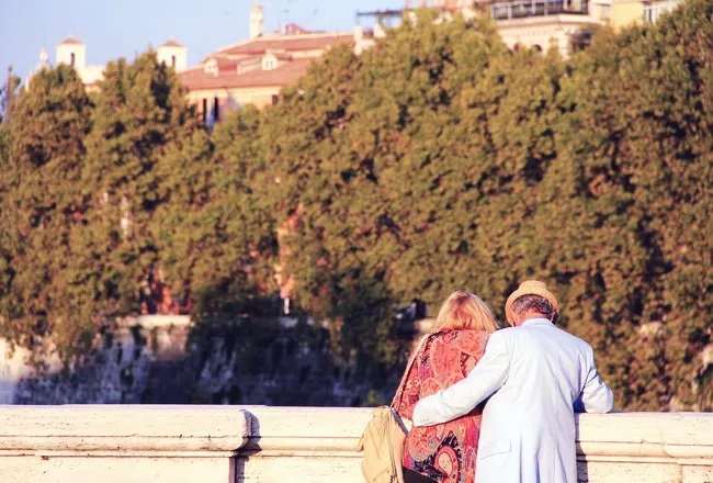 Vẻ đẹp con người giữa sắc thu châu Âu ảnh 15