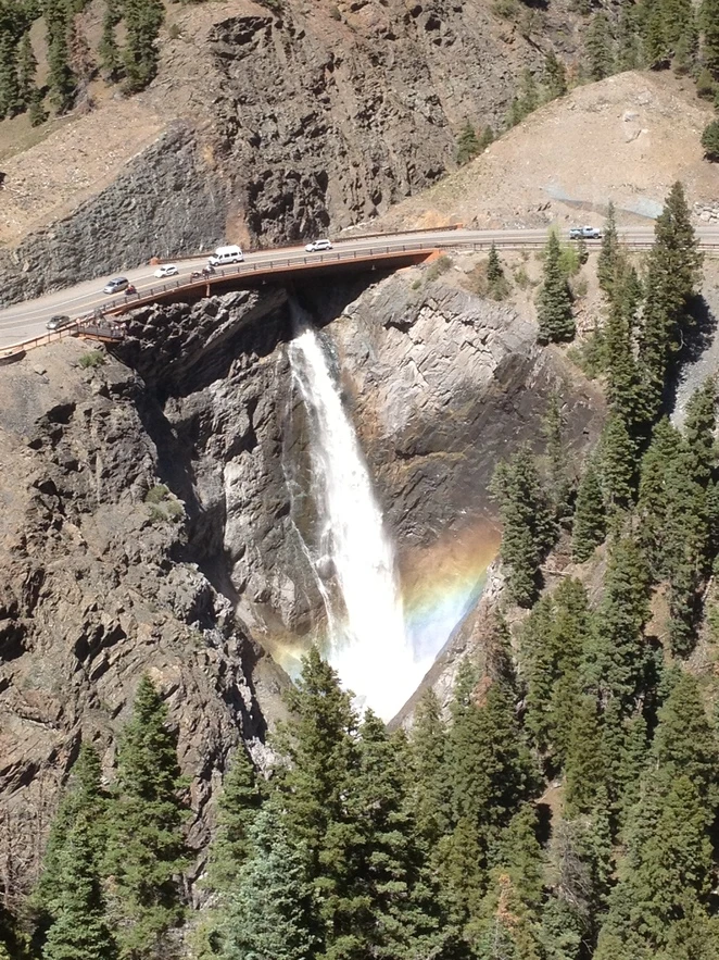 Những cung đường chứa đầy nguy hiểm ảnh 2