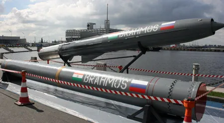 “Đoản kiếm” BrahMos