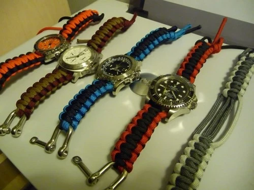 Kiếm triệu USD nhờ làm vòng tay Olympic ảnh 2