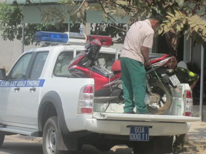 Bắt nóng đối tượng trộm xe máy ảnh 2