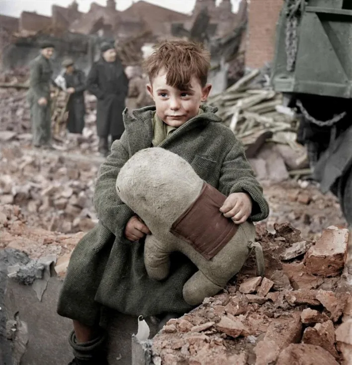 ffed toy animal. London 1945...