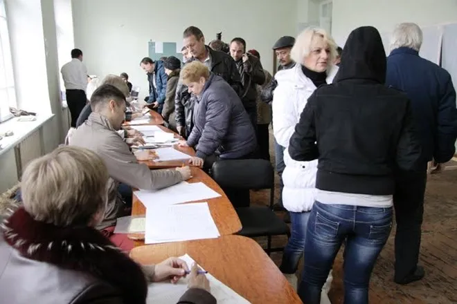 Chùm ảnh cử tri bỏ phiếu ở Crimea ảnh 5