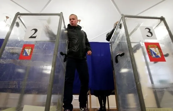 Chùm ảnh cử tri bỏ phiếu ở Crimea ảnh 7