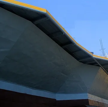 Mỹ choáng váng trước tàu sân bay bí ẩn của Iran