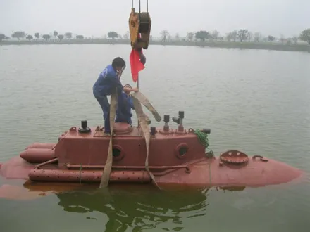 Nhiều người dân tập trung theo dõi buổi chạy thử nghiệm (Ảnh: Nguyễn Dương)