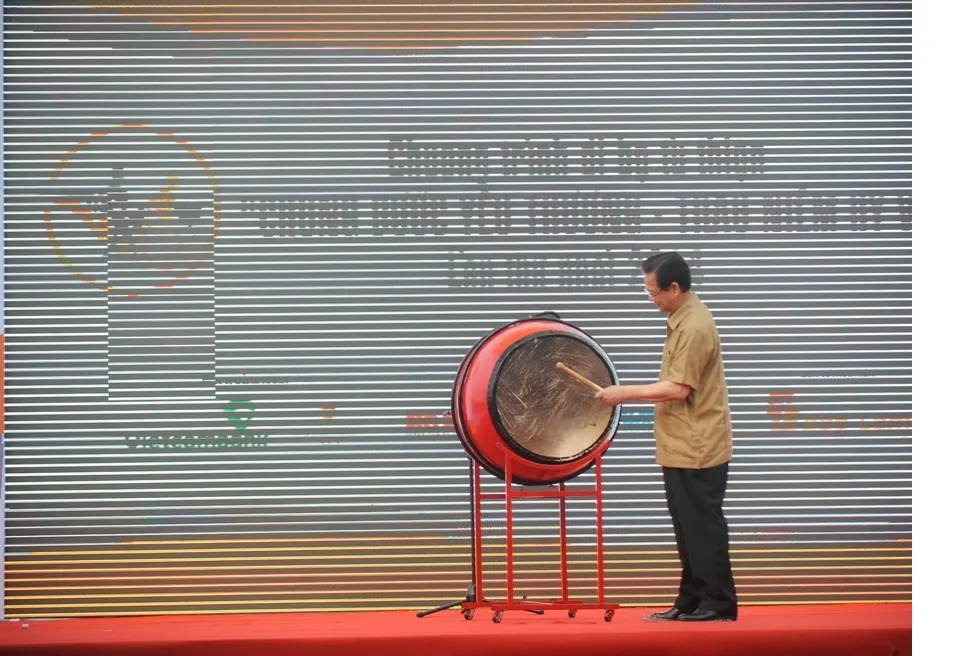 Thủ tướng Nguyễn Tấn Dũng "chung bước yêu thương" vì người khuyết tật ảnh 3