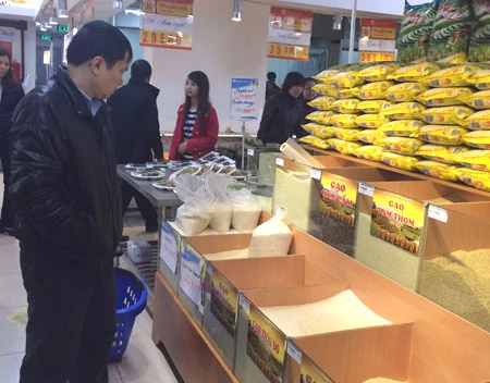 Siết xe quá tải, xăng tăng giá…hàng hóa đua nhau tăng giá kép