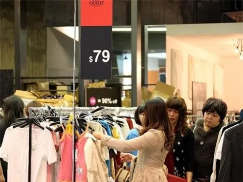 Những kiểu bán hàng 'khinh thường' khách ra mặt của chủ quán Việt 1