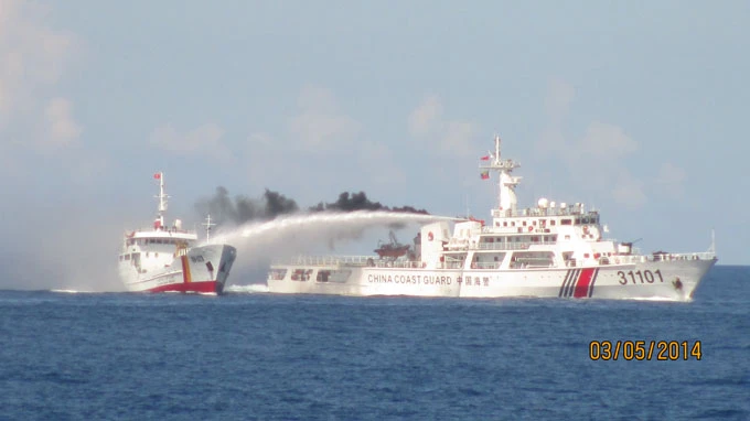 Chùm ảnh tàu Trung Quốc hung hăng đâm rách tàu Việt Nam ảnh 2