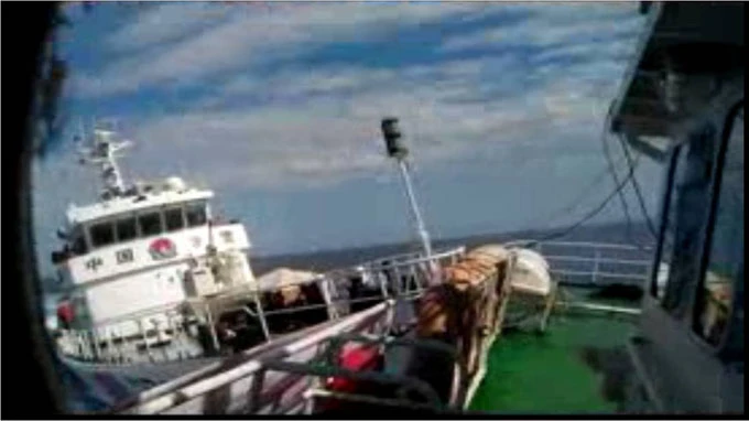 Chùm ảnh tàu Trung Quốc hung hăng đâm rách tàu Việt Nam ảnh 11