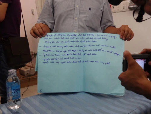 Một phụ nữ tự thiêu trước hội trường Thống Nhất để phản đối Trung Quốc ảnh 3