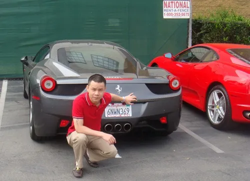  Sở hữu dàn siêu xe đình đám nhất trong giới doanh nhân Việt Nam và là chủ showroom Luxury Cars, ông chủ trẻ 8X Phan Hùng Cường, chủ tịch HĐQT tập đoàn Vương Cường thường được biết đến với biệt danh Cường 