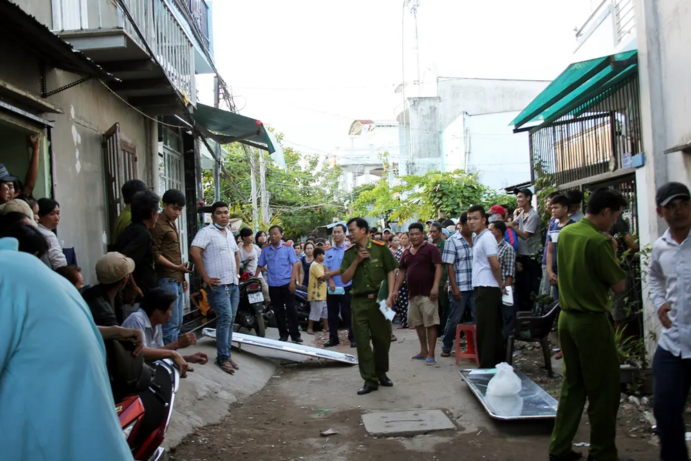 Phát hiện cặp đôi đồng tính nữ treo cổ tự tử chết cùng nhau trong nhà tắm ảnh 1