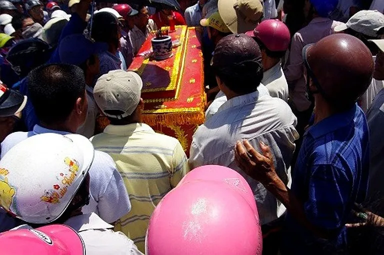 Xót xa đón thi thể ngư dân bị tàu lạ đâm chìm về quê nhà ảnh 7