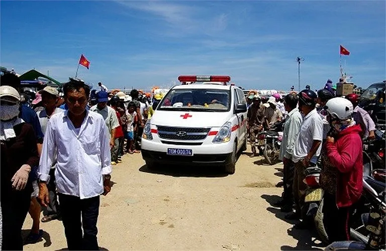 Xót xa đón thi thể ngư dân bị tàu lạ đâm chìm về quê nhà ảnh 8