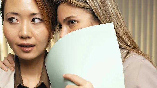 Điểm danh những cô nàng 'vạn người ghét' nơi công sở 1