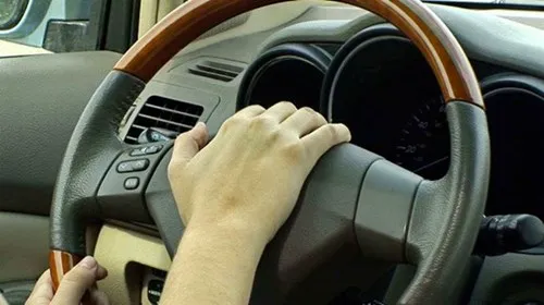 ô-tô, lái-xe, người-Việt, bất-lịch-sự, bấm-còi, đèn-pha, nhường-đường, người-đi-bộ ô-tô, lái-xe, người-Việt, bất-lịch-sự, bấm-còi, đèn-pha, nhường-đường, người-đi-bộ