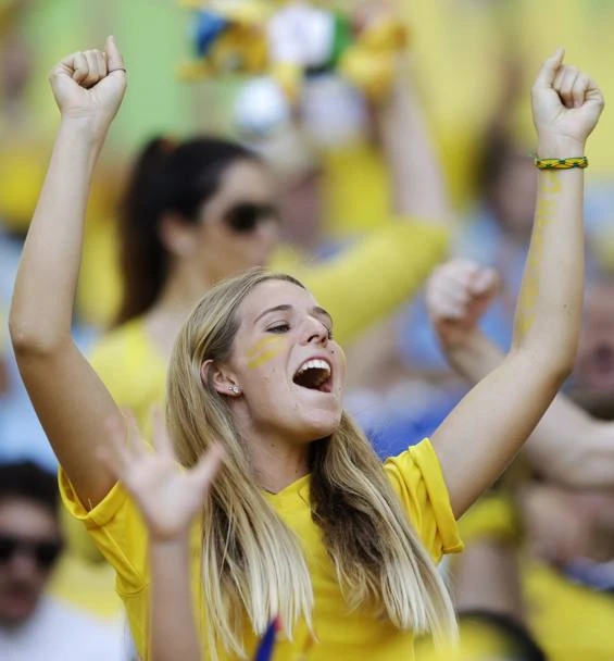 Gương mặt đẹp mê hồn của cổ động viên Colombia