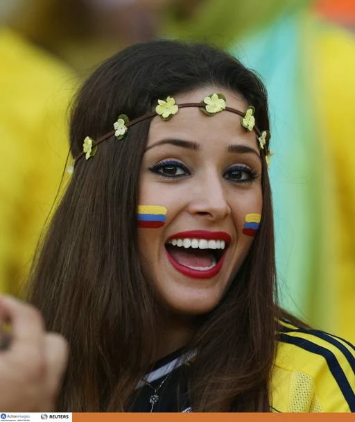 Gương mặt đẹp mê hồn của cổ động viên Colombia