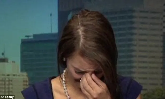 Hoa hậu khóc nức nở trên truyền hình vì bị tước vương miện