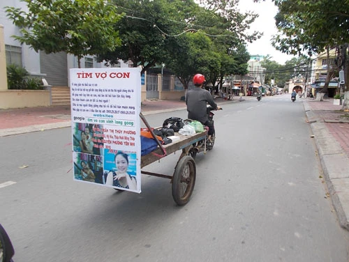 Chuyện tình chàng trai lang thang trương bảng 'tìm vợ con' ảnh 3 Chuyện tình chàng trai lang thang trương bảng 'tìm vợ con' ảnh 3