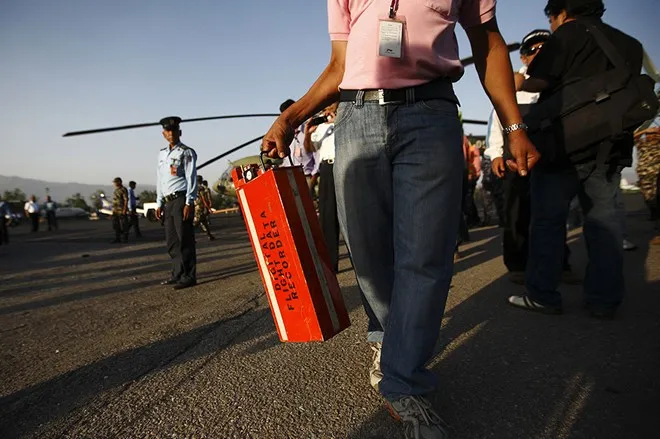 Giải mã hộp đen máy bay tìm nguyên nhân tai nạn