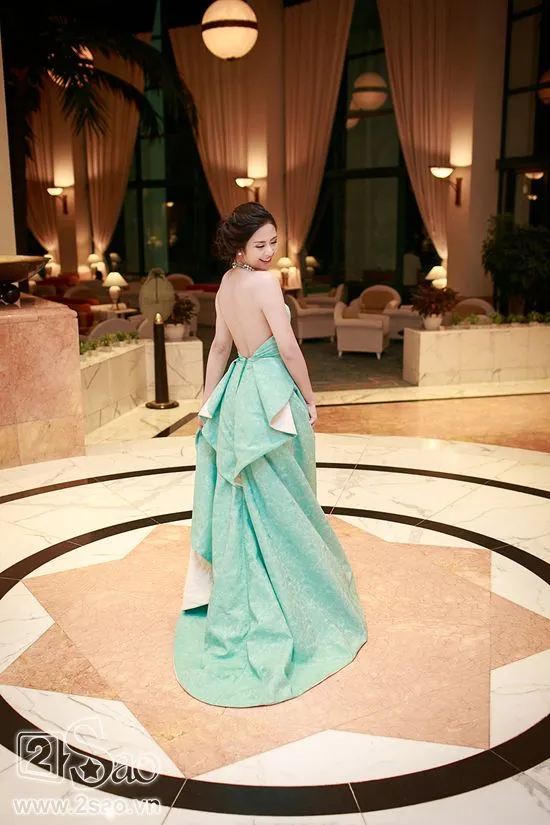 Ngọc Hân hở lưng trần táo bạo ảnh 12 Ngọc Hân hở lưng trần táo bạo ảnh 12
