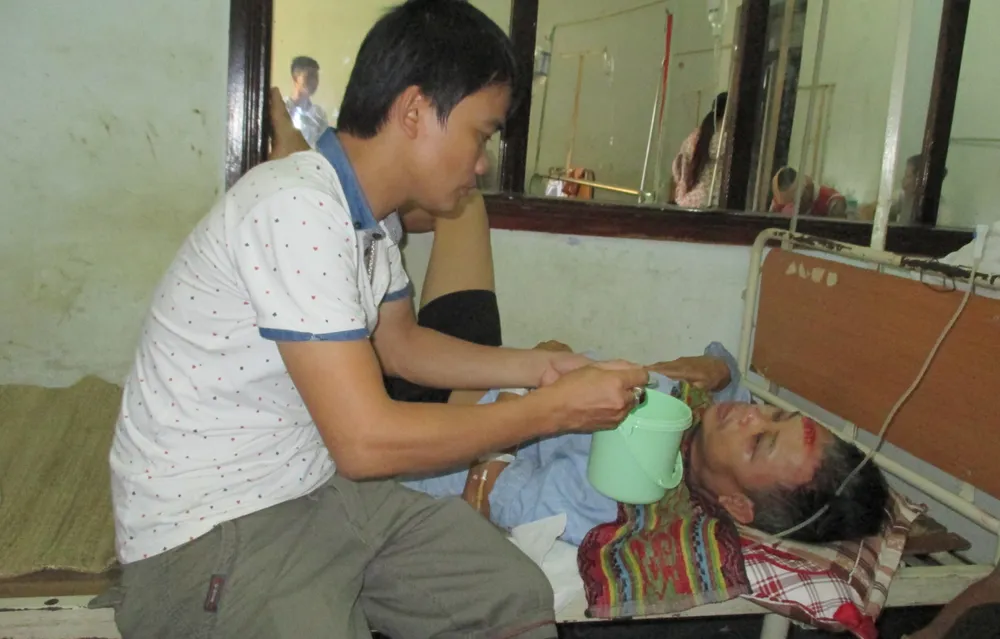 Hạt phó kiểm lâm bị “lâm tặc” đánh gục tại chỗ ảnh 1