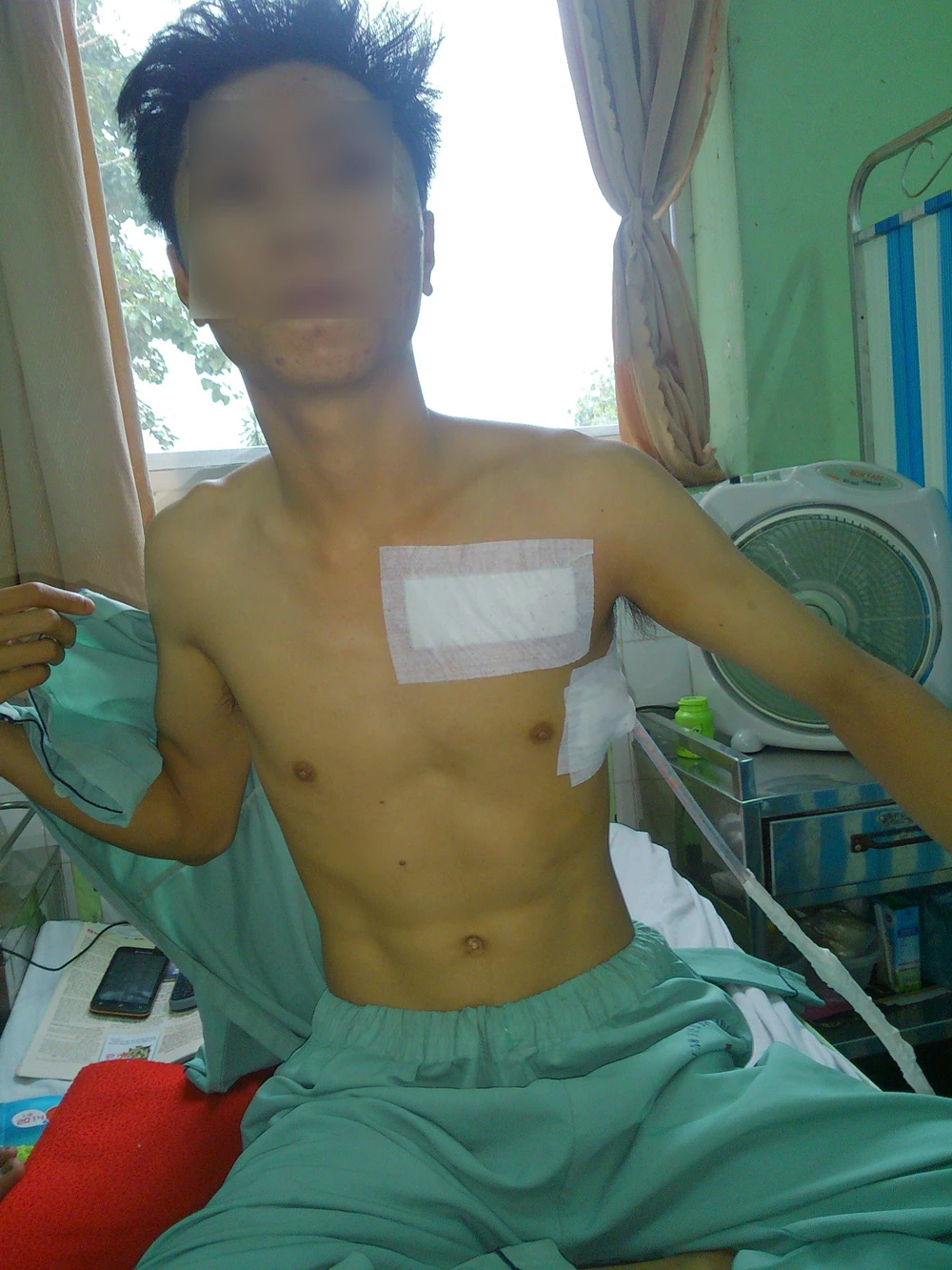 Đâm thấu ngực hàng xóm vì hát karaoke ồn ào ảnh 1