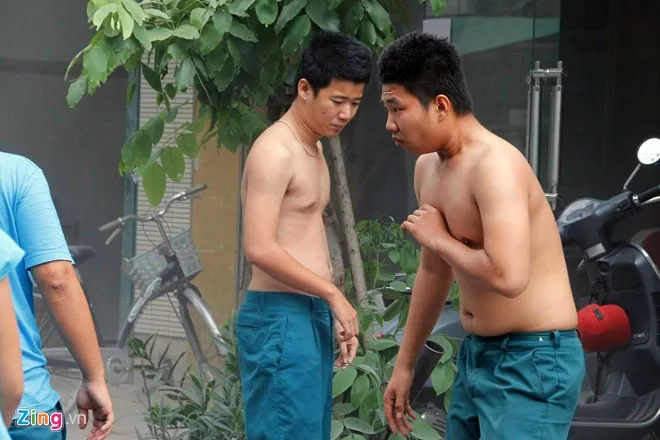 Nhiều nhân viên cứu hộ, lực lương dân quân đã dốc sức chữa cháy nên không xảy ra cháy lớn. Nhiều nhân viên cứu hộ, lực lương dân quân đã dốc sức chữa cháy nên không xảy ra cháy lớn, lan rộng.