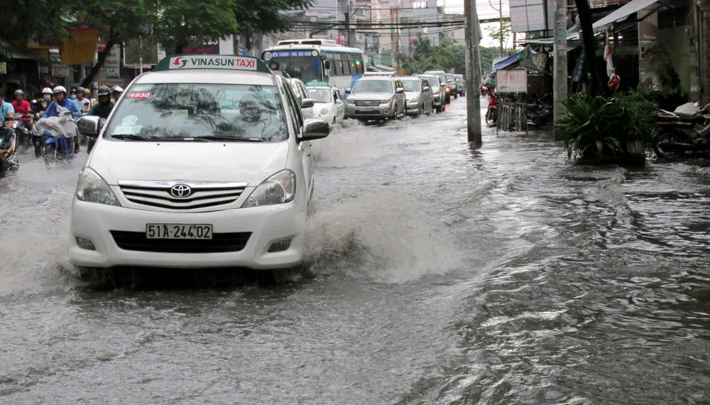 TP.HCM đang ca điệp khúc: mưa-ngập ảnh 5