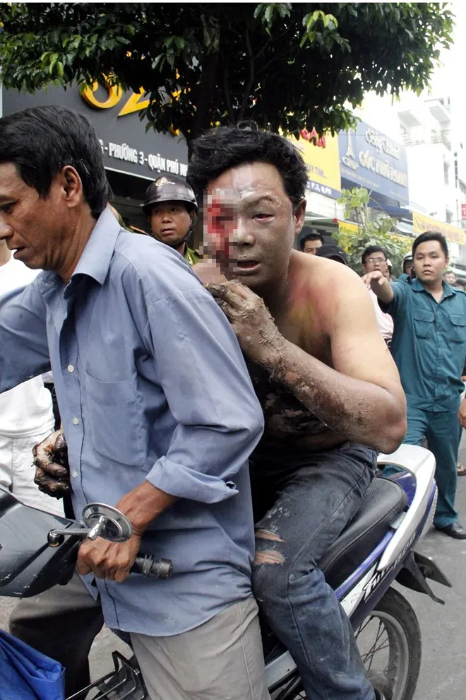 Cháy nổ ngay trung tâm Sài Gòn, 1 người bị thương