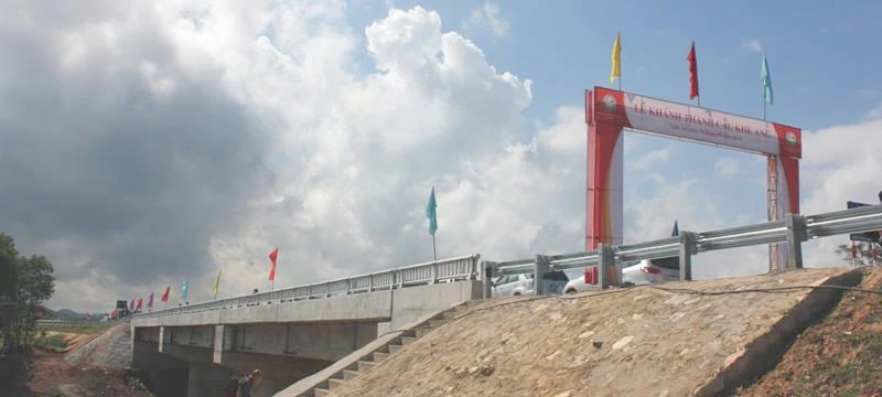 Khánh thành cầu Khe Ang, nơi từng xảy ra lũ cuốn ô tô làm 5 người chết ảnh 2