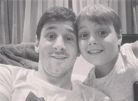 Cháu trai Messi bắt đầu sự nghiệp chơi bóng ở Barca ảnh 1