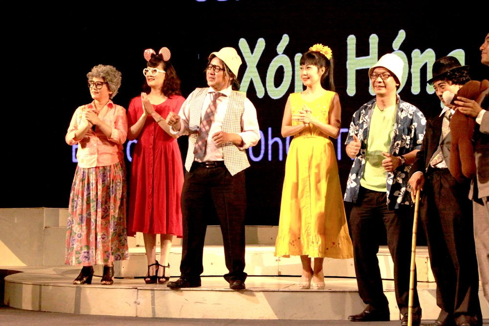 Đưa những người hay hóng, buôn chuyện lên truyền hình ảnh 1