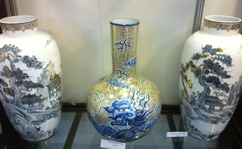 Dân giàu Hà Nội phát sốt đồ gốm vẽ vàng