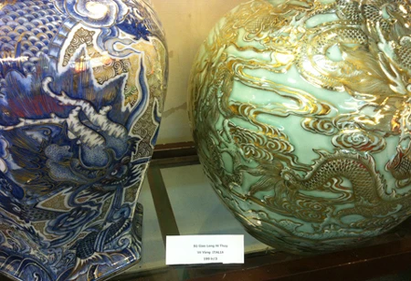 Dân giàu Hà Nội phát sốt đồ gốm vẽ vàng