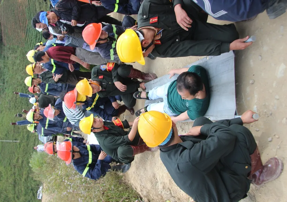 Chùm ảnh diễn tập cấp cứu nạn nhân vụ sập hầm Đạ Dâng ảnh 13