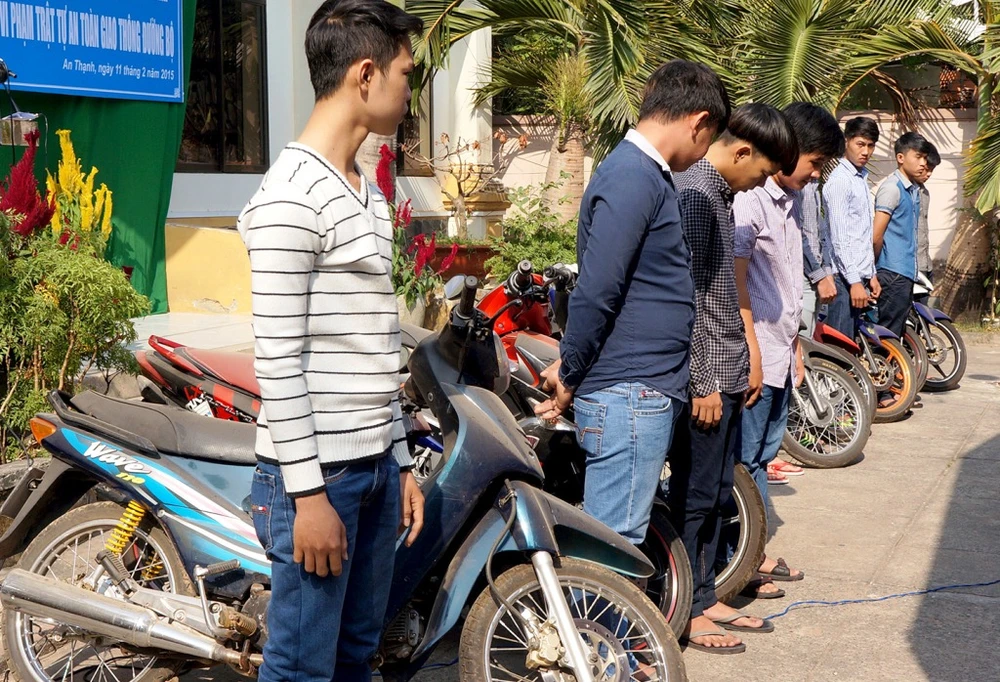 Tóm gọn nhóm ‘quái xế’ náo loạn đường phố ảnh 1