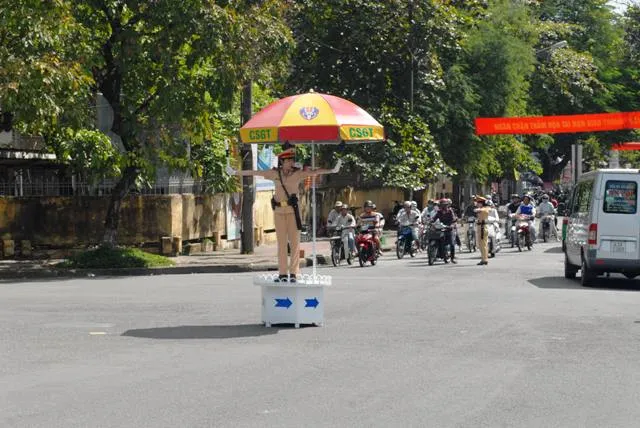 Nữ CSGT Huế: Ngày đầu ra đường làm nhiệm vụ ảnh 1 Nữ CSGT Huế: Ngày đầu ra đường làm nhiệm vụ ảnh 1