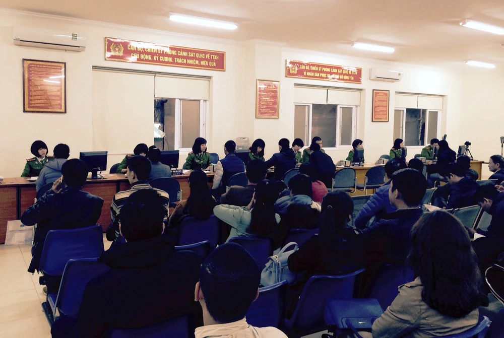 Hà Nội: Ngày đầu cấp căn cước công dân ảnh 1