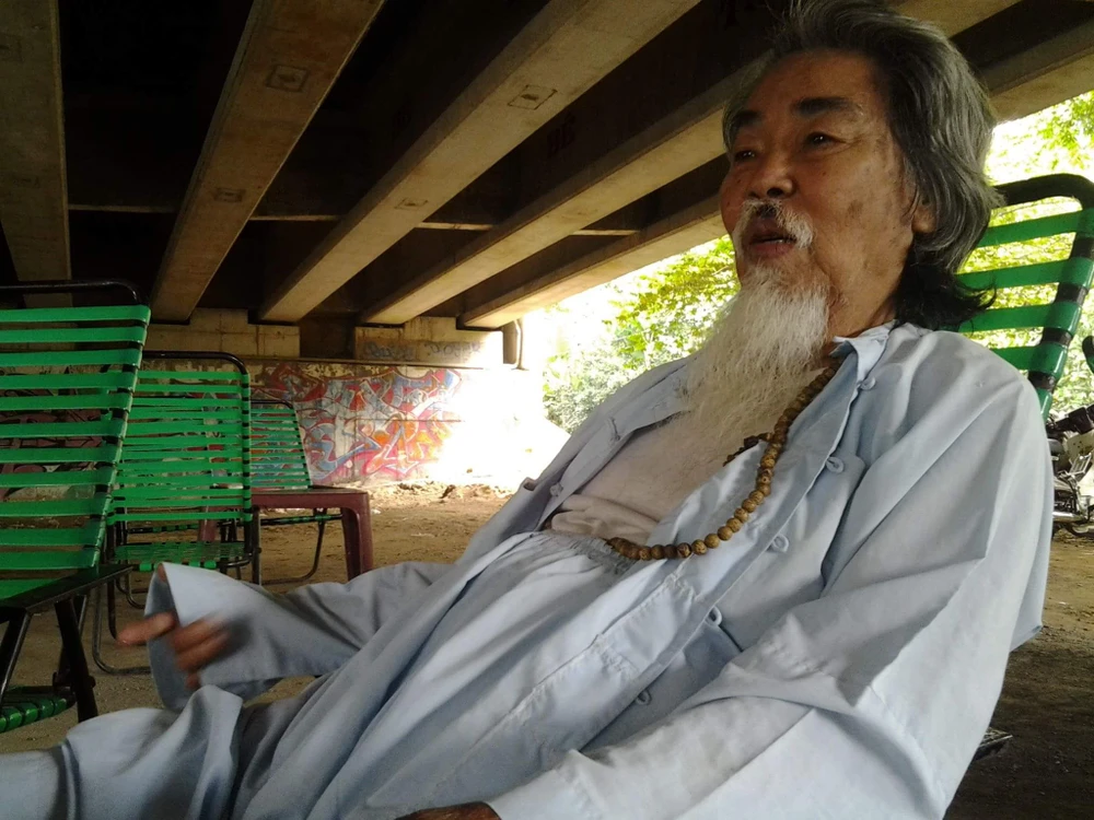 Vớt được nhiều đồ cổ dưới đáy sông Đồng Nai ảnh 7