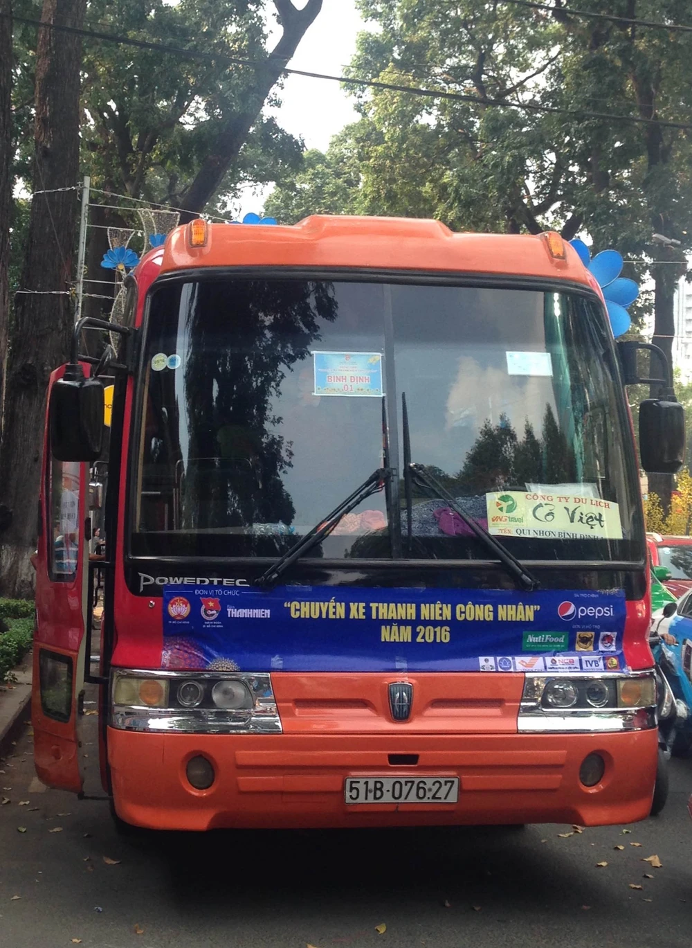 Tiễn 1.000 công nhân về quê đón tết ảnh 1