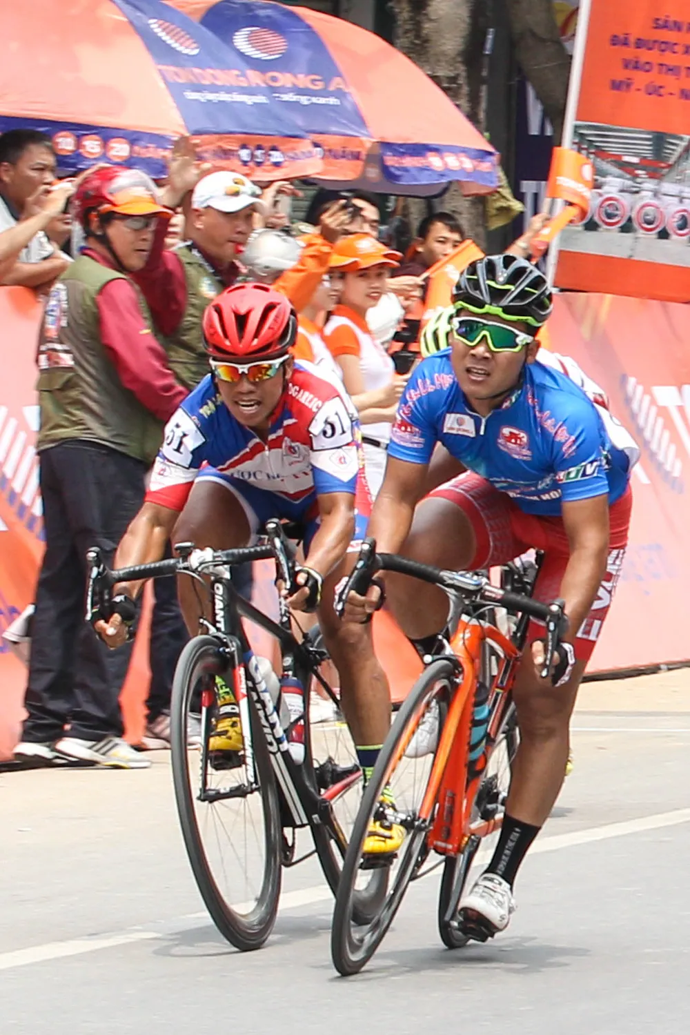 Lê Văn Duẩn lần đầu chạm tay vào chiến thắng ảnh 1