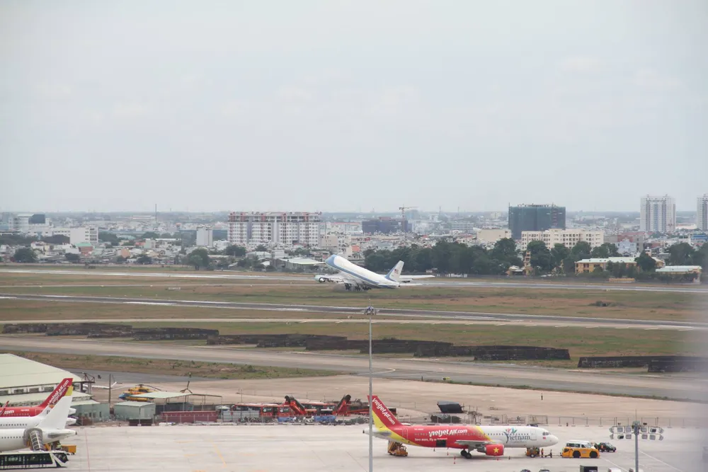 Chuyên cơ của Tổng thống Obama đã rời Việt Nam ảnh 18