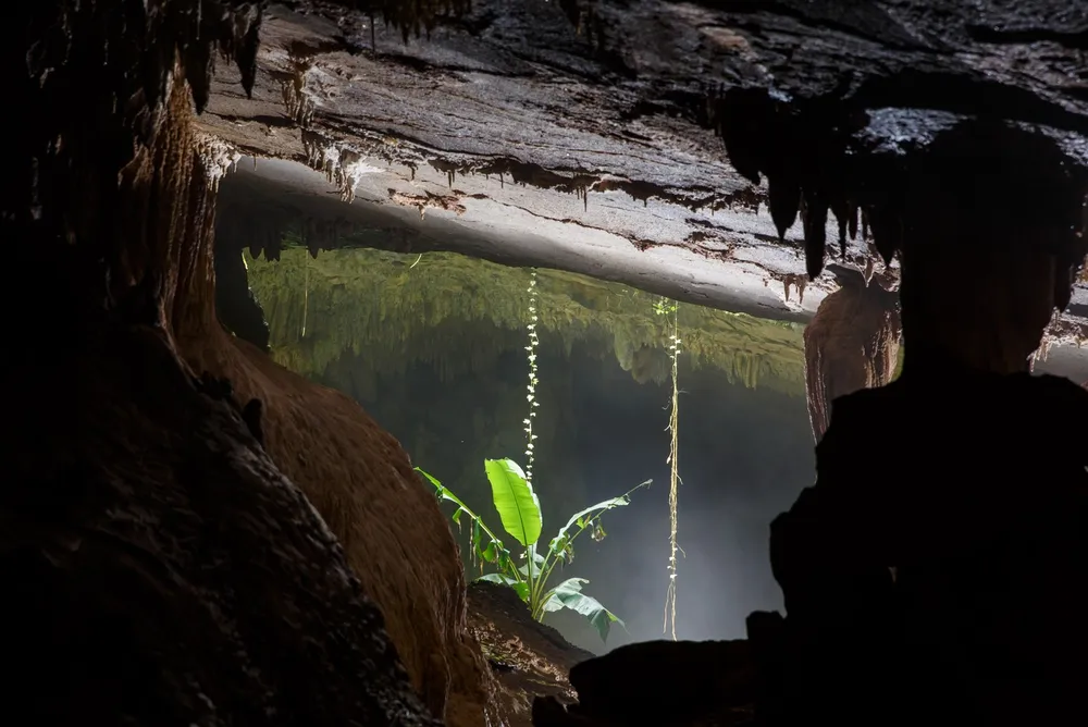 Phát hiện 57 hang động mới tại Quảng Bình ảnh 2 Phát hiện 57 hang động mới tại Quảng Bình ảnh 2