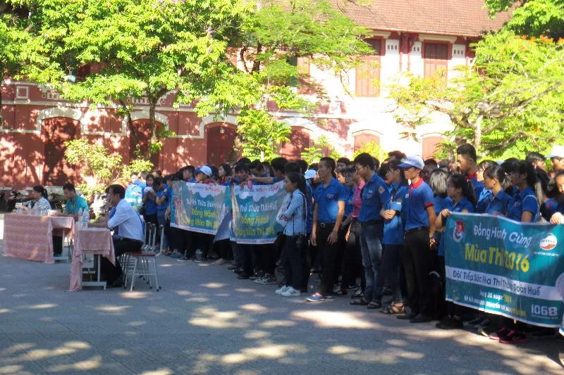 Gần 2.000 tình nguyện viên tham gia tiếp sức mùa thi năm 2016. ẢNH: NGUYỄN DO